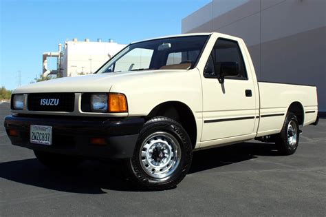 1989 Isuzu Pickup truck photo