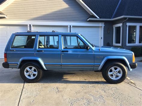 1989 Jeep Pioneer photo