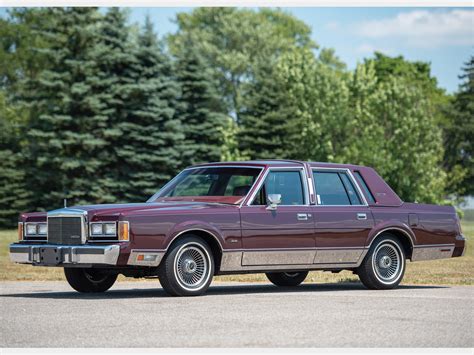 1989 Lincoln Town car photo