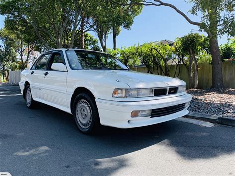 1989 Mitsubishi Galant photo