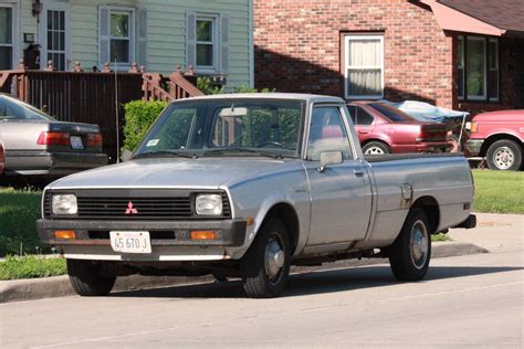 1989 Mitsubishi Pickup photo