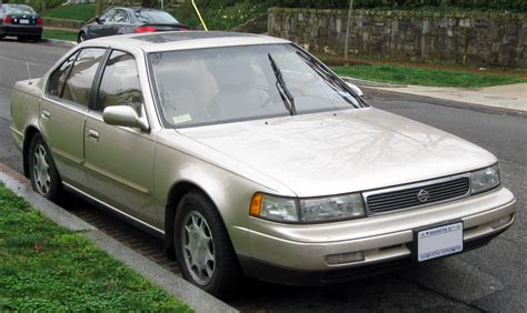 1989 Nissan Maxima photo