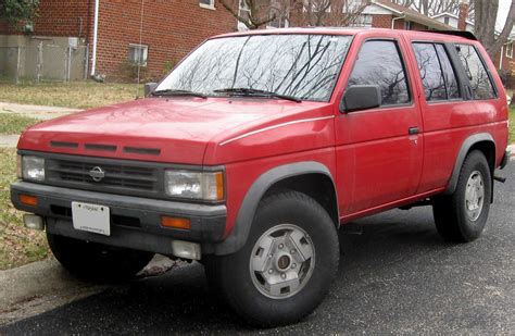 1989 Nissan Pathfinder photo