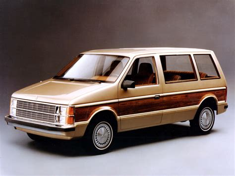 1989 Plymouth Voyager photo