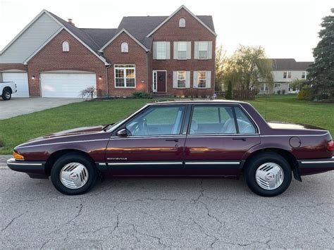 1989 Pontiac Bonneville photo