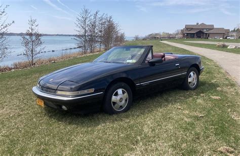 1990 Buick Reatta photo