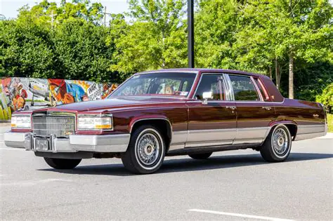 1990 Cadillac Brougham photo