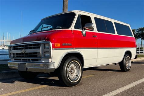 1990 Chevrolet Beauville photo