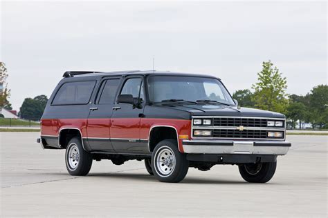 1990 Chevrolet Suburban photo