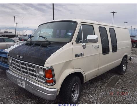 1990 Dodge B250