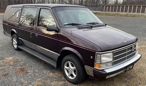 1990 Dodge Grand caravan photo