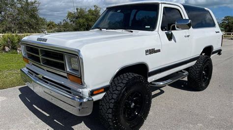 1990 Dodge Wagon engine