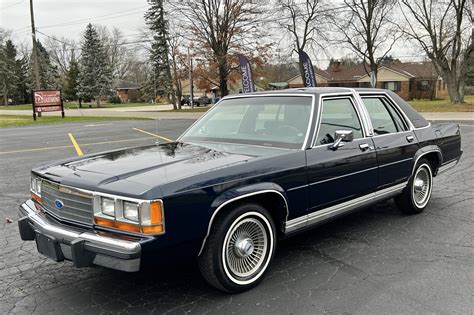 1990 Ford Crown victoria