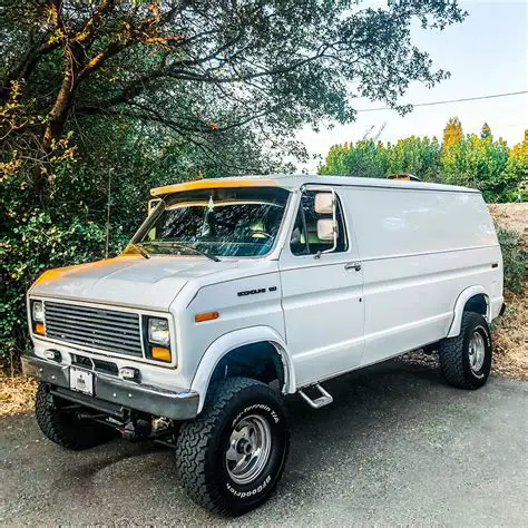 1990 Ford E-150 photo