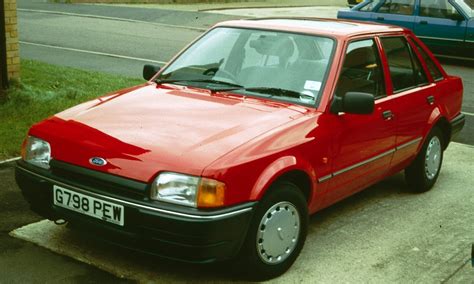 1990 Ford Escort photo