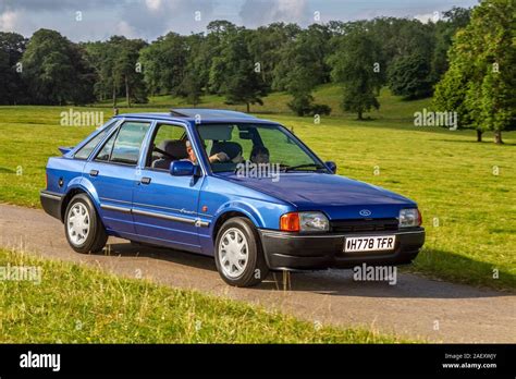 1990 Ford Escort photo