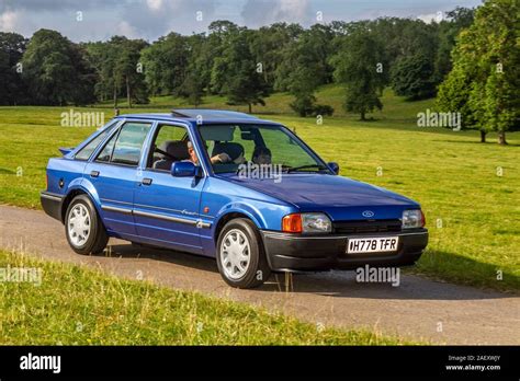 1990 Ford Escort photo