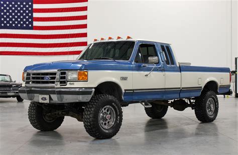 1990 Ford F-250 engine