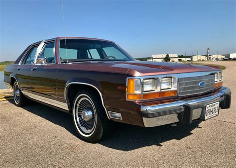 1990 Ford Ltd photo