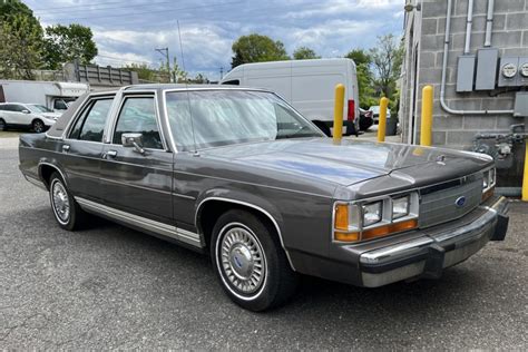 1990 Ford Ltd photo