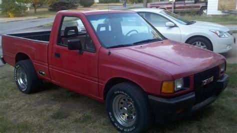 1990 Isuzu Pickup truck photo