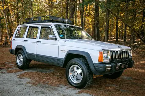 1990 Jeep Laredo photo