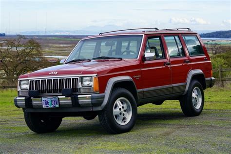 1990 Jeep Laredo photo