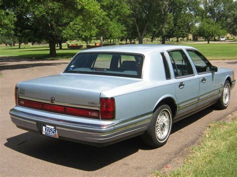 1990 Lincoln Town car photo