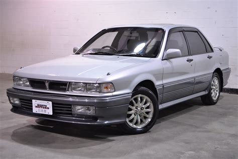 1990 Mitsubishi Galant photo