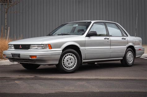 1990 Mitsubishi Galant photo