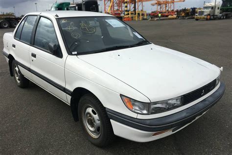 1990 Mitsubishi Mirage photo