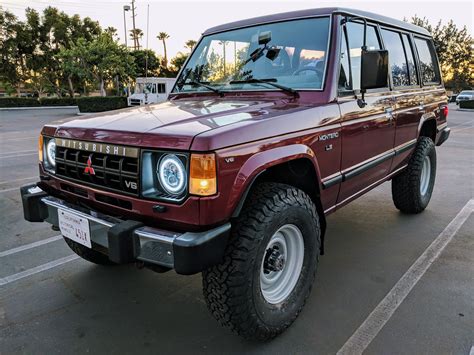 1990 Mitsubishi Montero photo