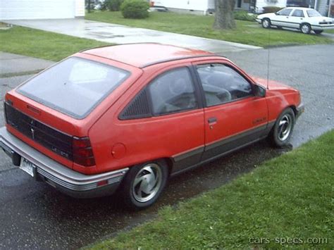 1990 Pontiac Lemans photo