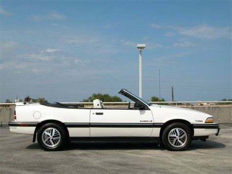 1990 Pontiac Sunbird photo