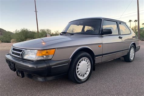 1990 Saab 900 photo