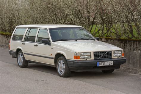 1990 Volvo 745 photo