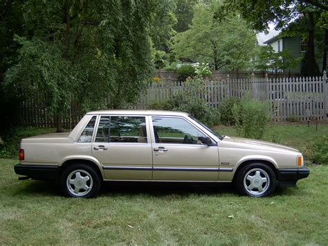 1990 Volvo Gl photo