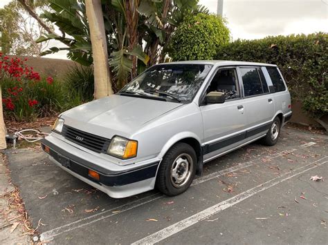 1991 Dodge Colt vista photo