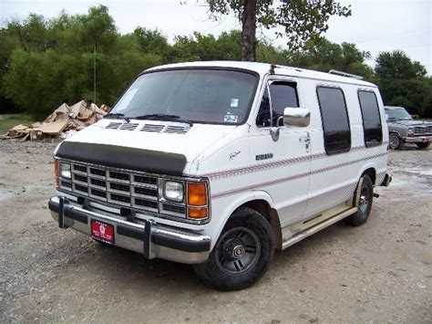 1991 Dodge Mini ram van photo