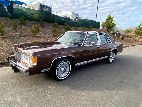 1991 Ford Crown victoria photo