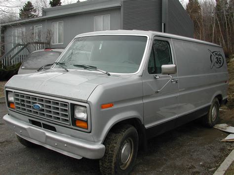 1991 Ford E-150 photo