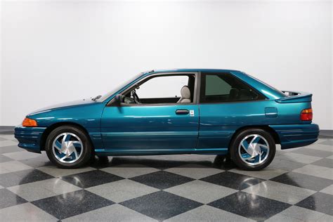 1991 Ford Escort photo