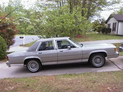 1991 Ford Ltd photo