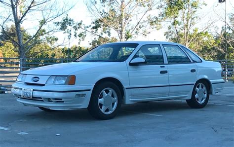 1991 Ford Taurus photo