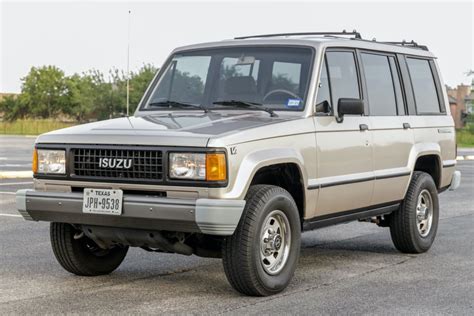 1991 Isuzu Trooper photo