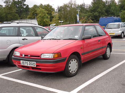 1991 Mazda 323 photo