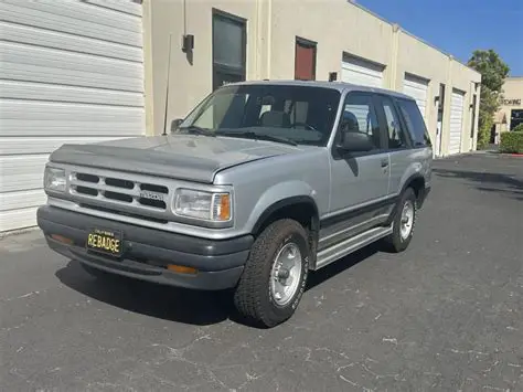 1991 Mazda Navajo photo