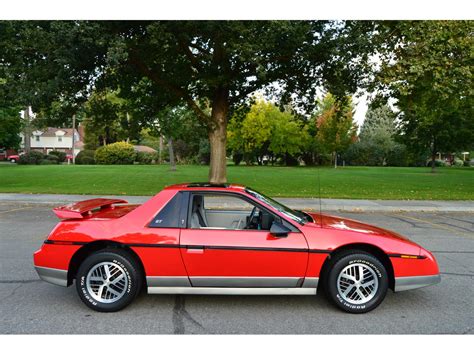 1991 Pontiac Fiero photo