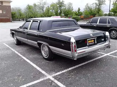 1992 Cadillac Brougham photo