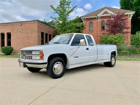 1992 Chevrolet K3500 photo